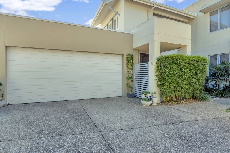 Real Estate For Sale 5/5055 Emerald Island Drive Carrara , QLD