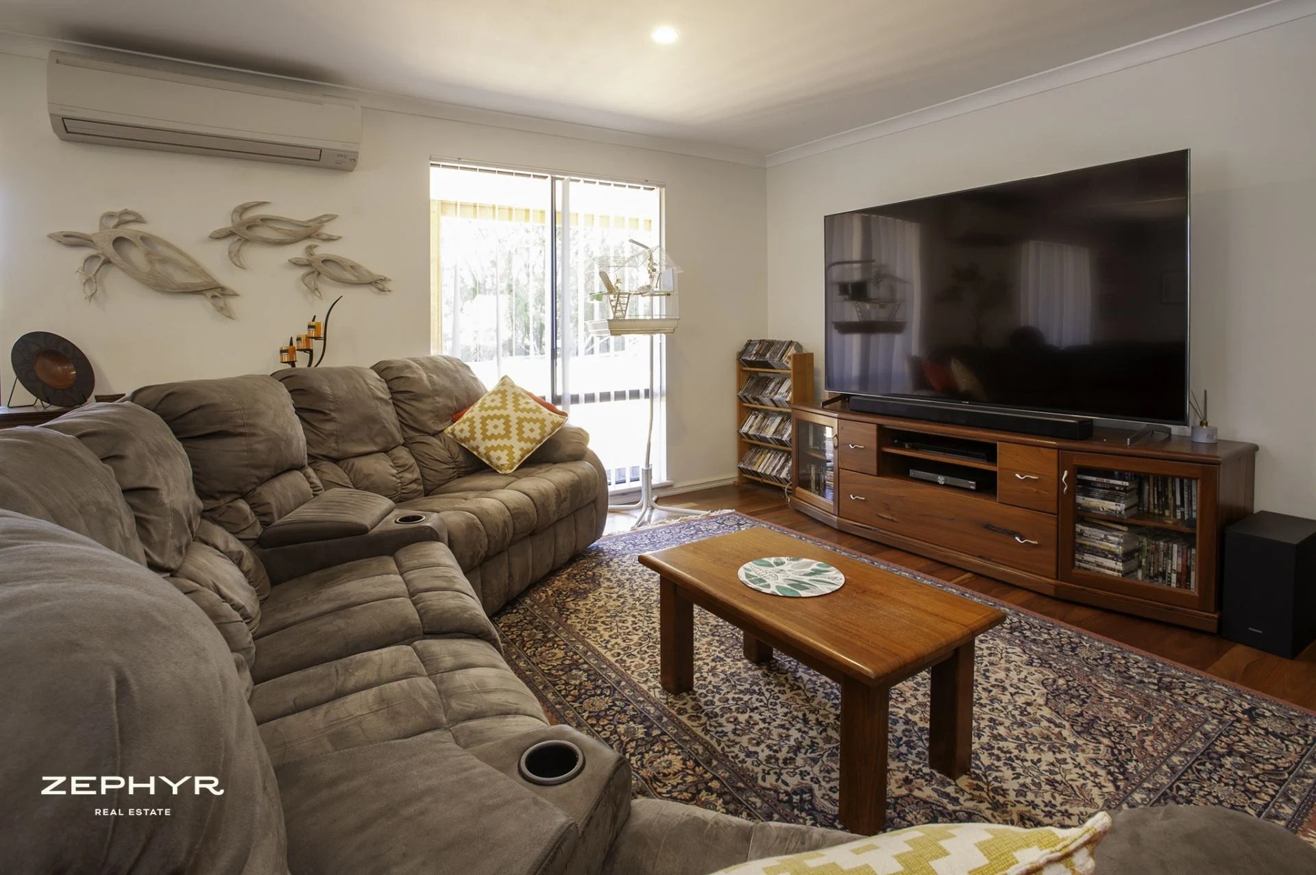 " Houseboat Holidays", Walpole Zephyr Real Estate