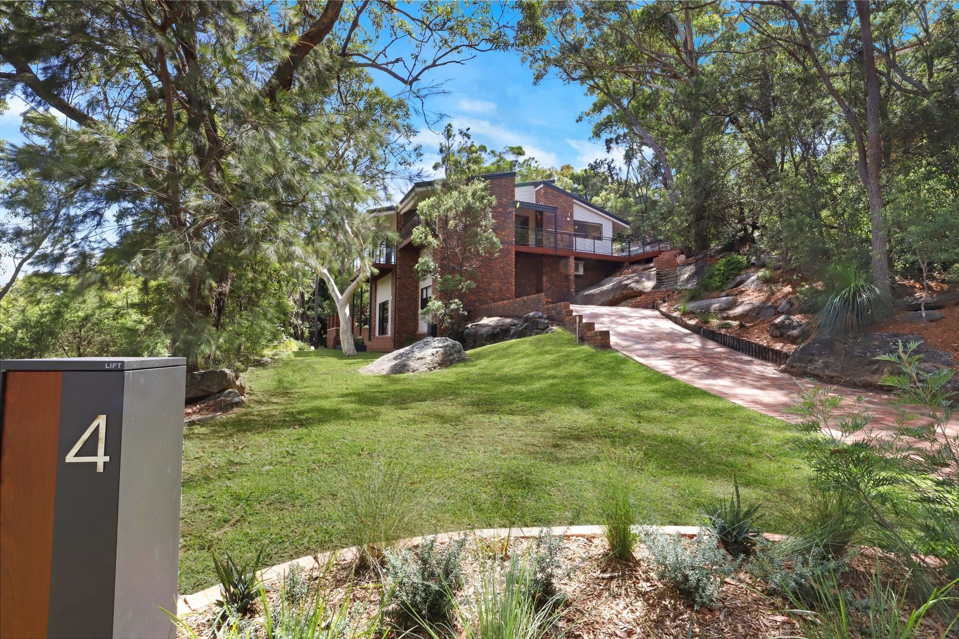 Real Estate For Sale 4 Geraldton Place Yarrawarrah , NSW