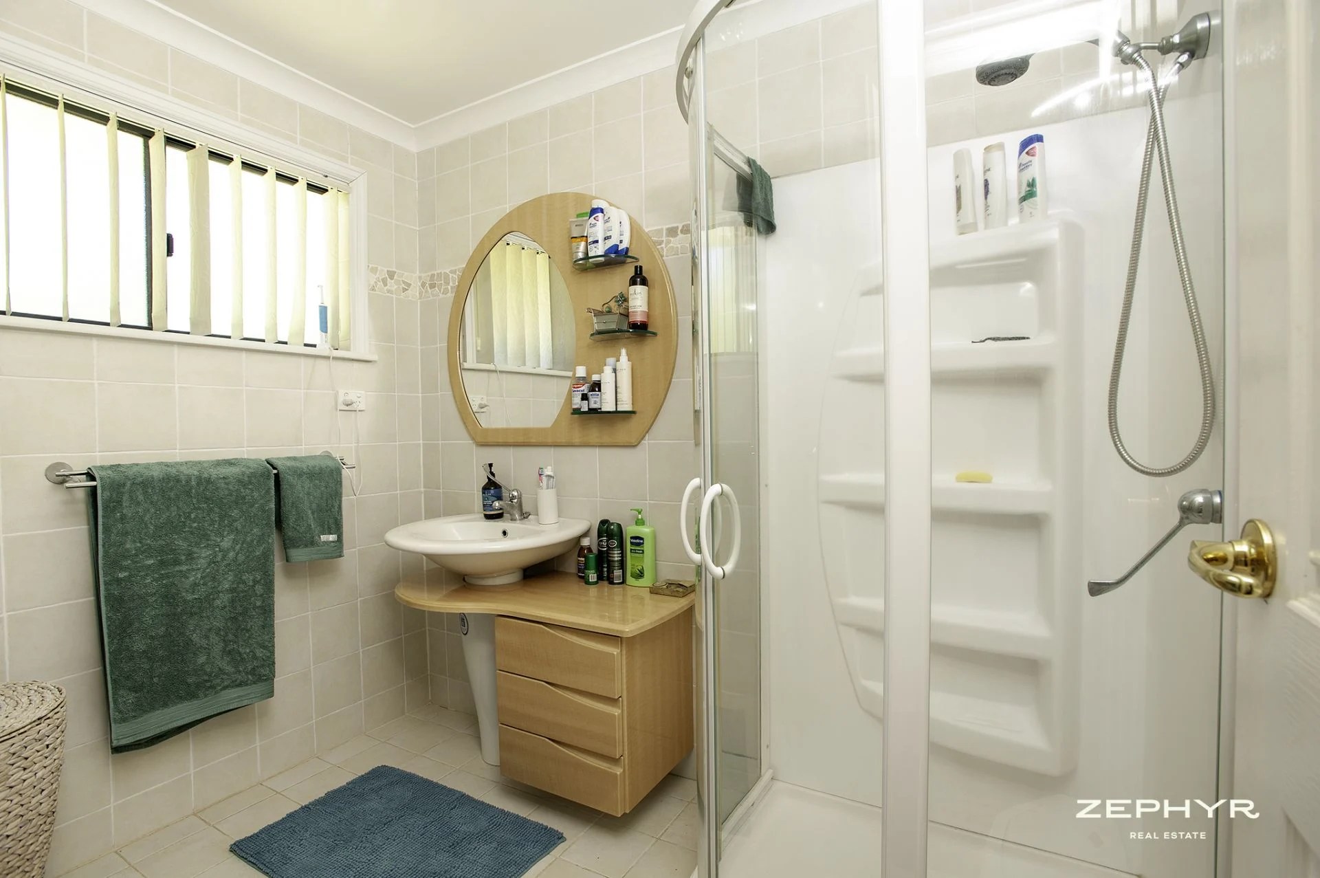 " Houseboat Holidays", Walpole Zephyr Real Estate