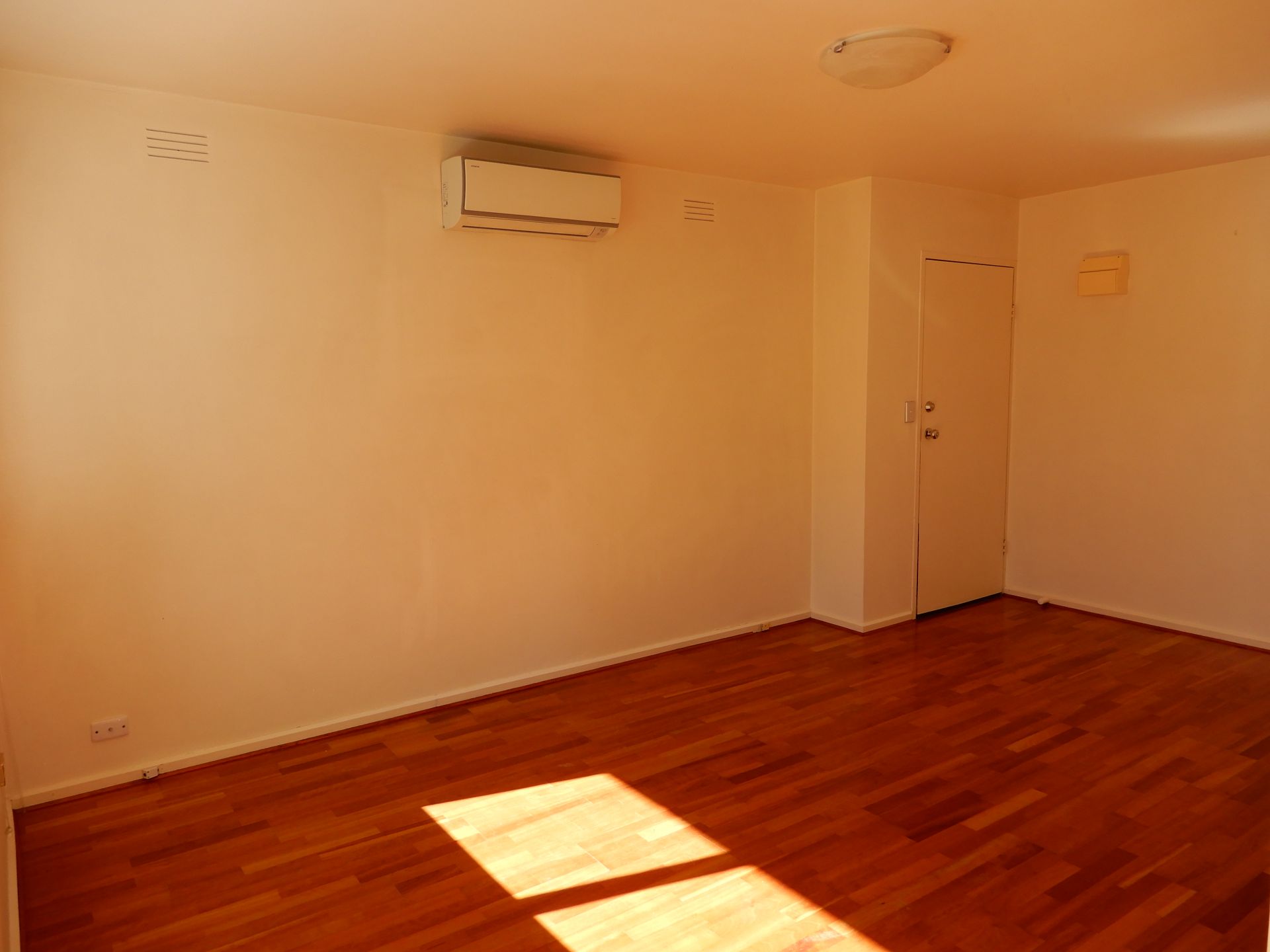 Real Estate For Lease 4/15 Hutton Street Thornbury , VIC