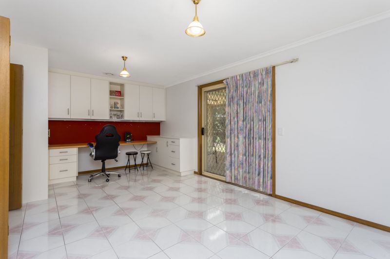 19 Whitehead Court, ALTONA MEADOWS Sweeney Estate Agents