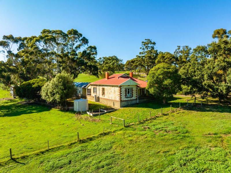 11 Ridge Road, Woodside Adcock Real Estate