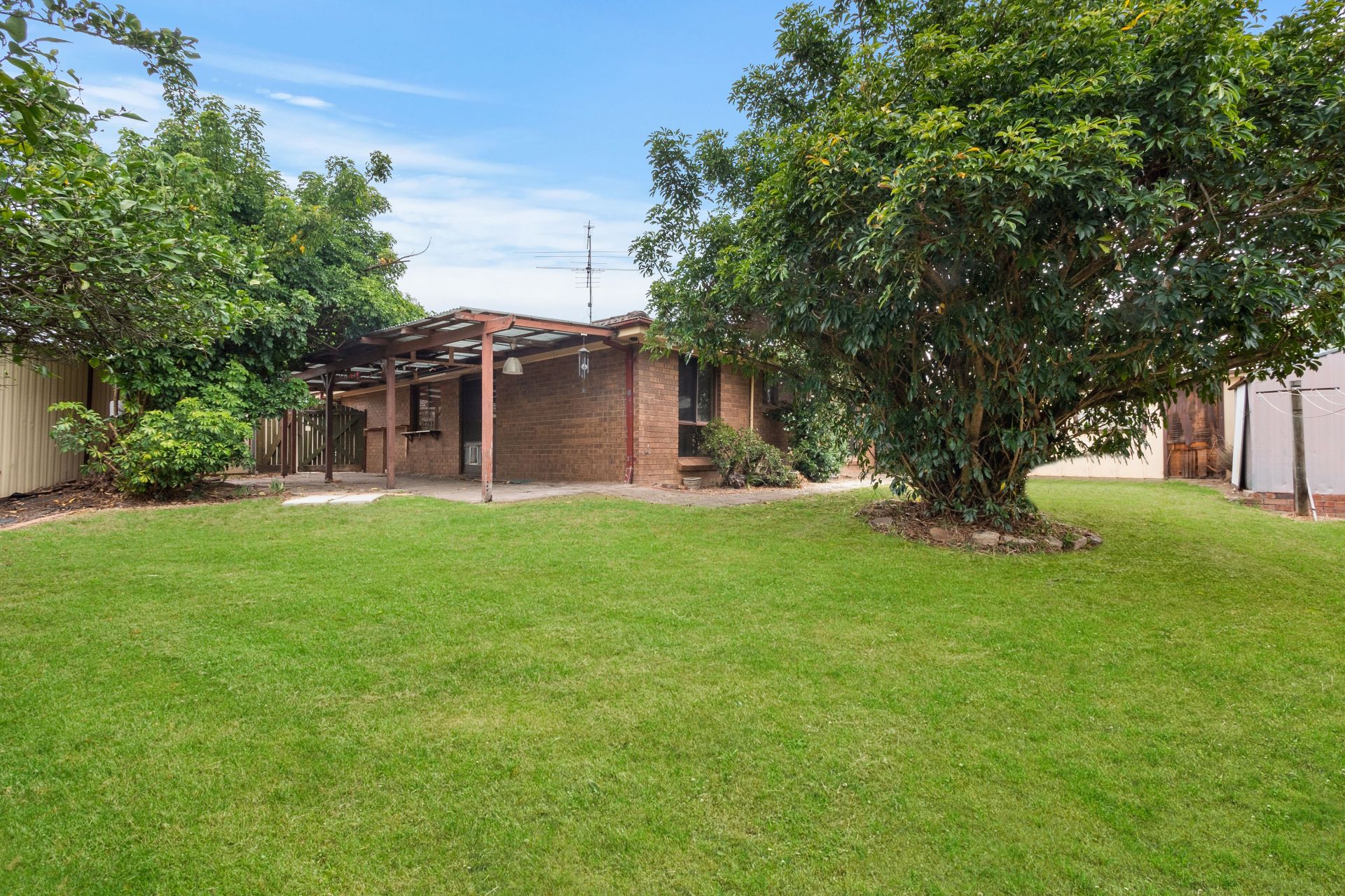 Real Estate For Lease 10 Crossley Avenue Mcgraths Hill , NSW