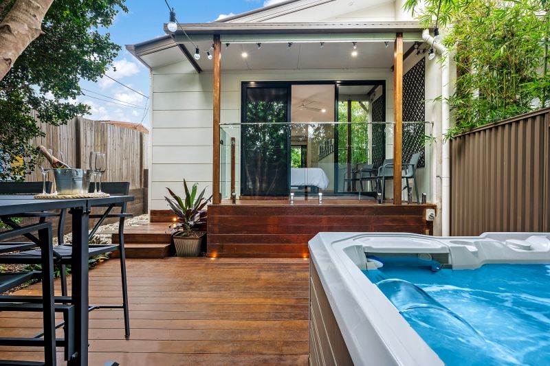 Real Estate For Sale 1/11 Chirn Crescent Labrador , QLD