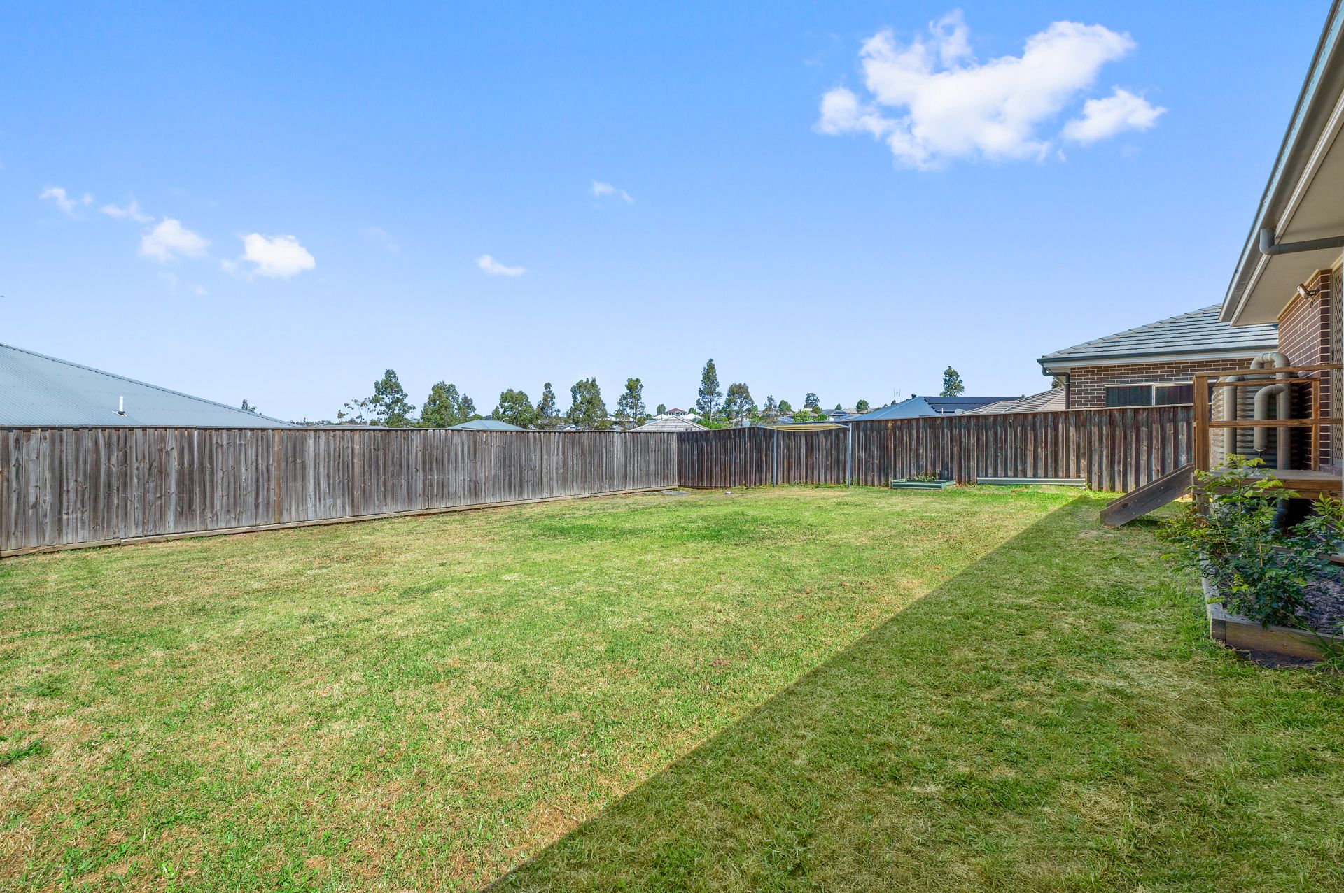 Real Estate For Sale 8 Sandpiper Circuit Aberglasslyn , NSW