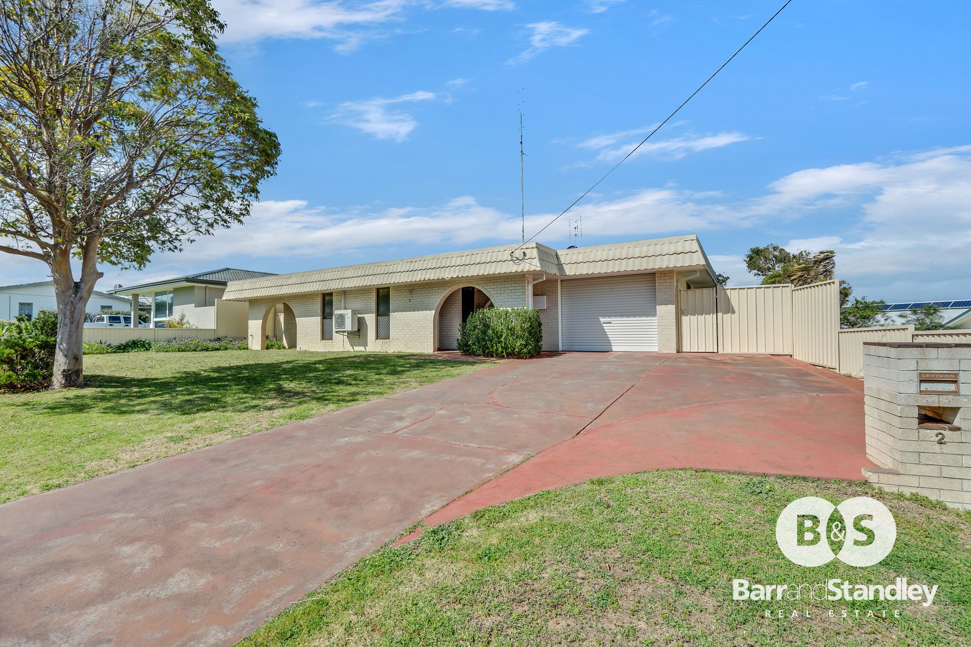 2 Stanbury Crescent, SOUTH BUNBURY Barr and Standley Real Estate