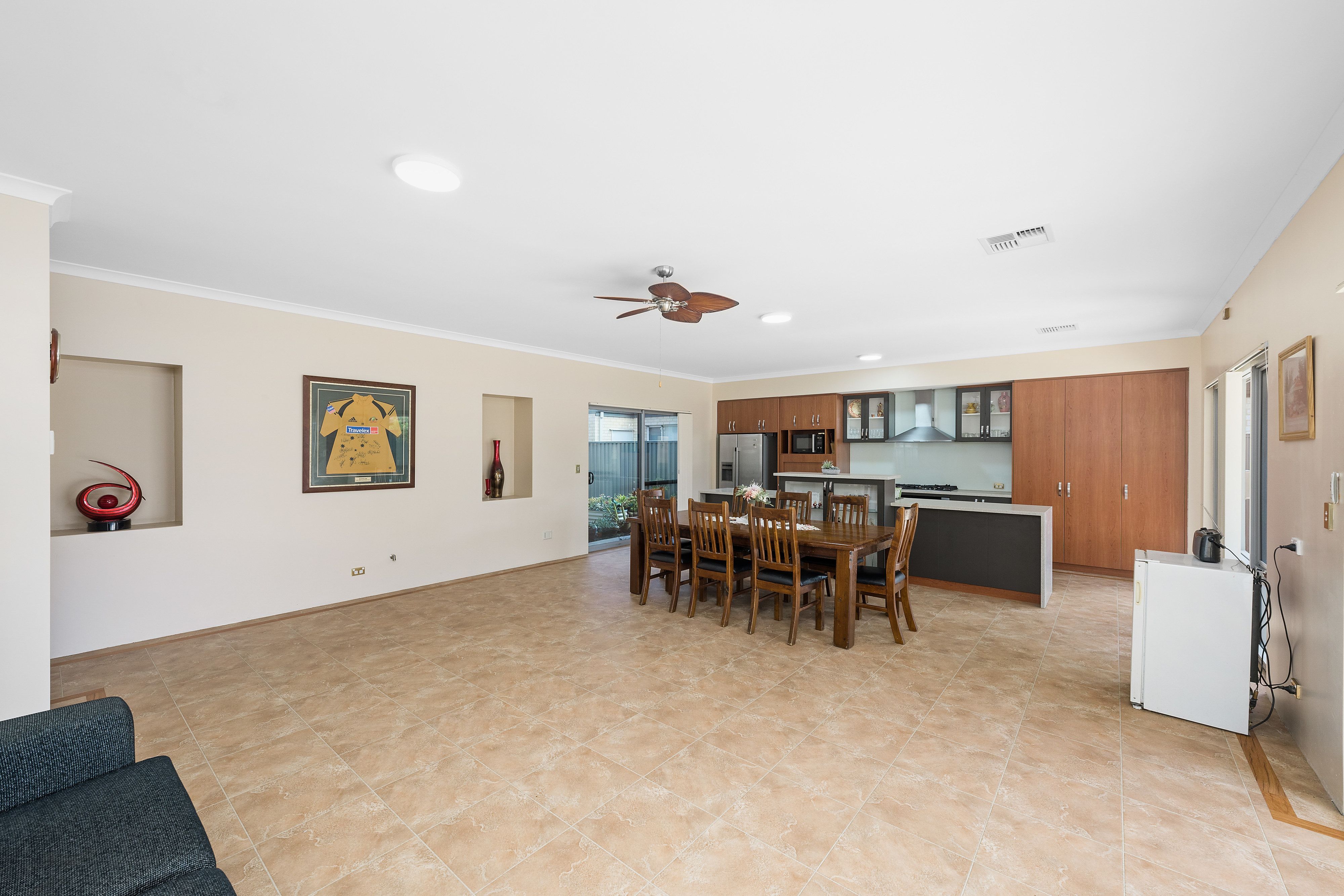 Real Estate For Sale 8 Whitehorse Drive Harrisdale , WA