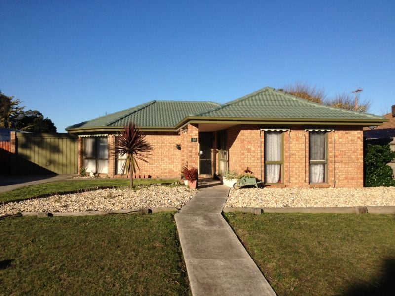 37 KINGSTON AVENUE, PAKENHAM Nicholls Gledhill