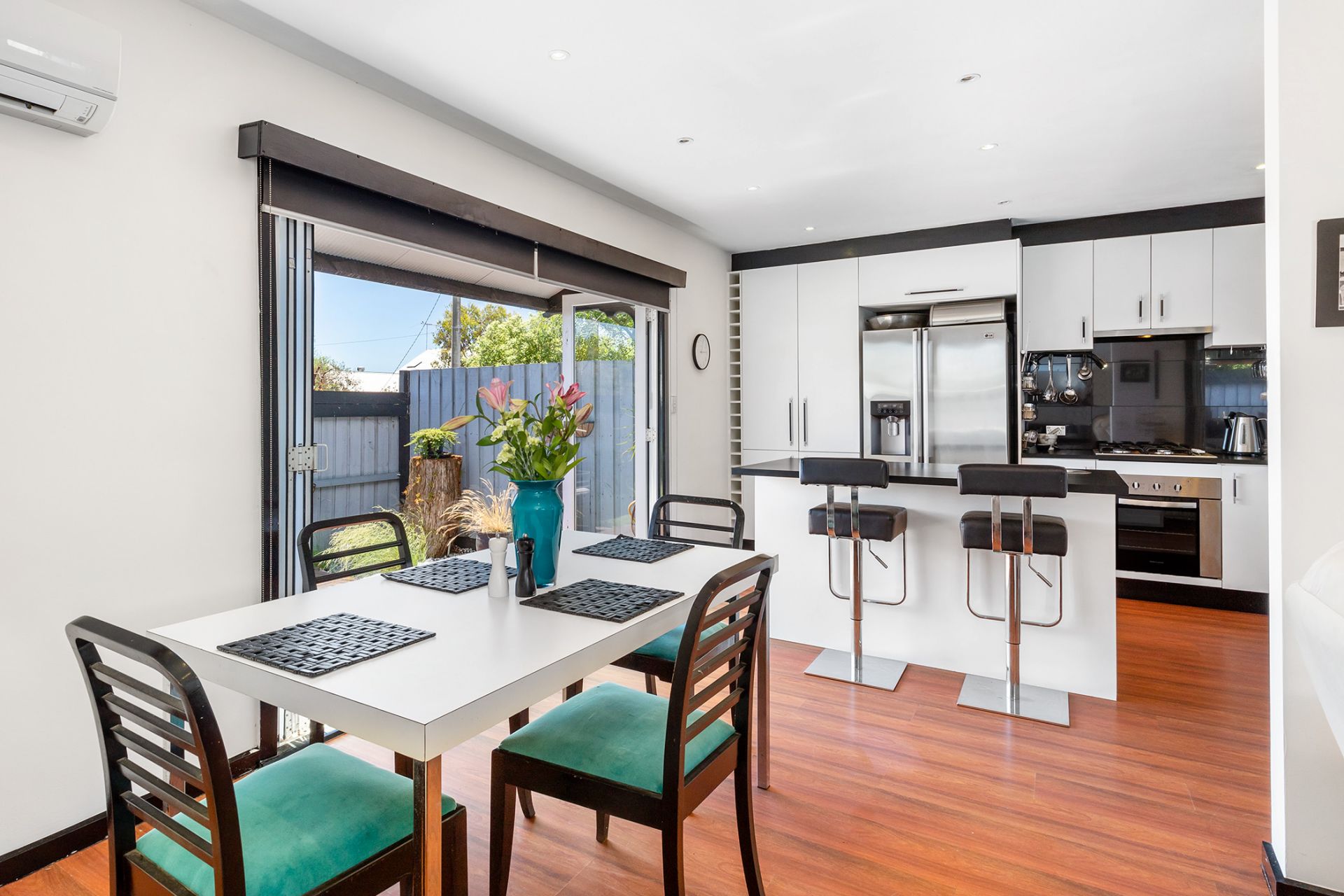 Real Estate For Sale 1/23 Seaview Avenue Mornington , VIC