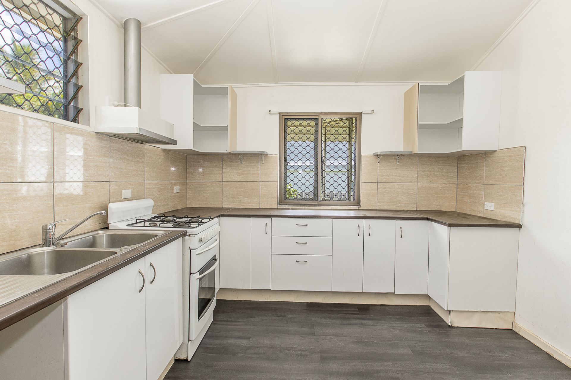 1/60 Queens Road, Hermit Park Harcourts Kingsberry Townsville