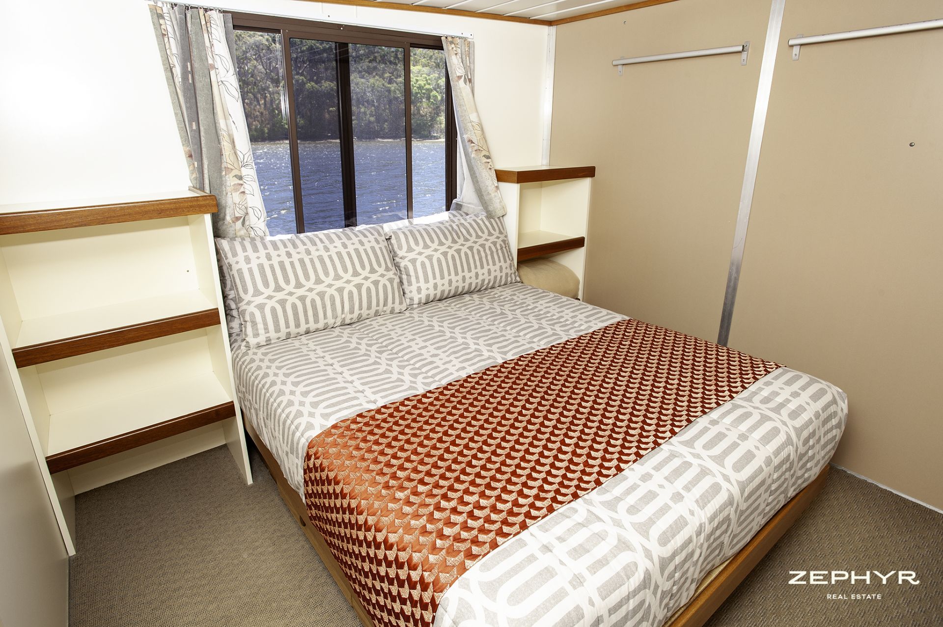 " Houseboat Holidays", Walpole Zephyr Real Estate