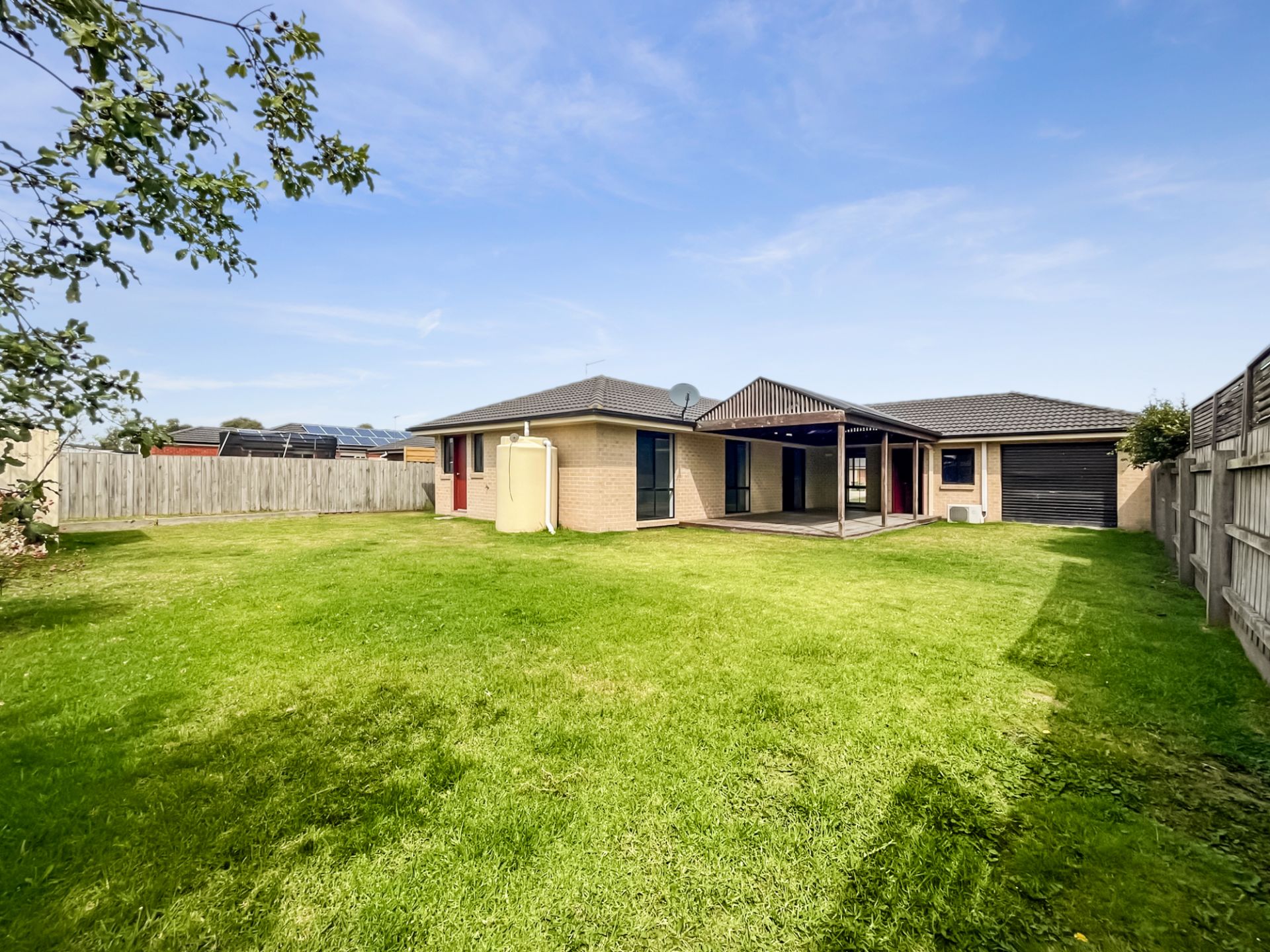 8 Barnes Way, Koo Wee Rup OBrien Real Estate