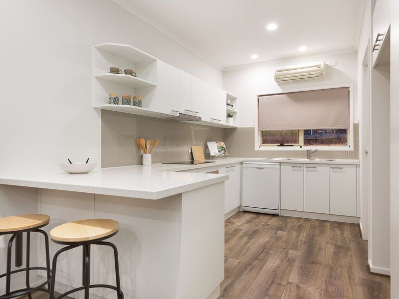 Real Estate For Sale 2/42 Shandon Street Mornington , VIC