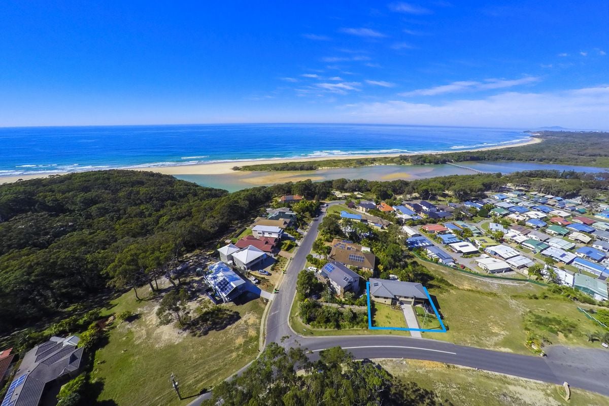Real Estate For Sale 1a Regatta Drive Valla Beach , NSW
