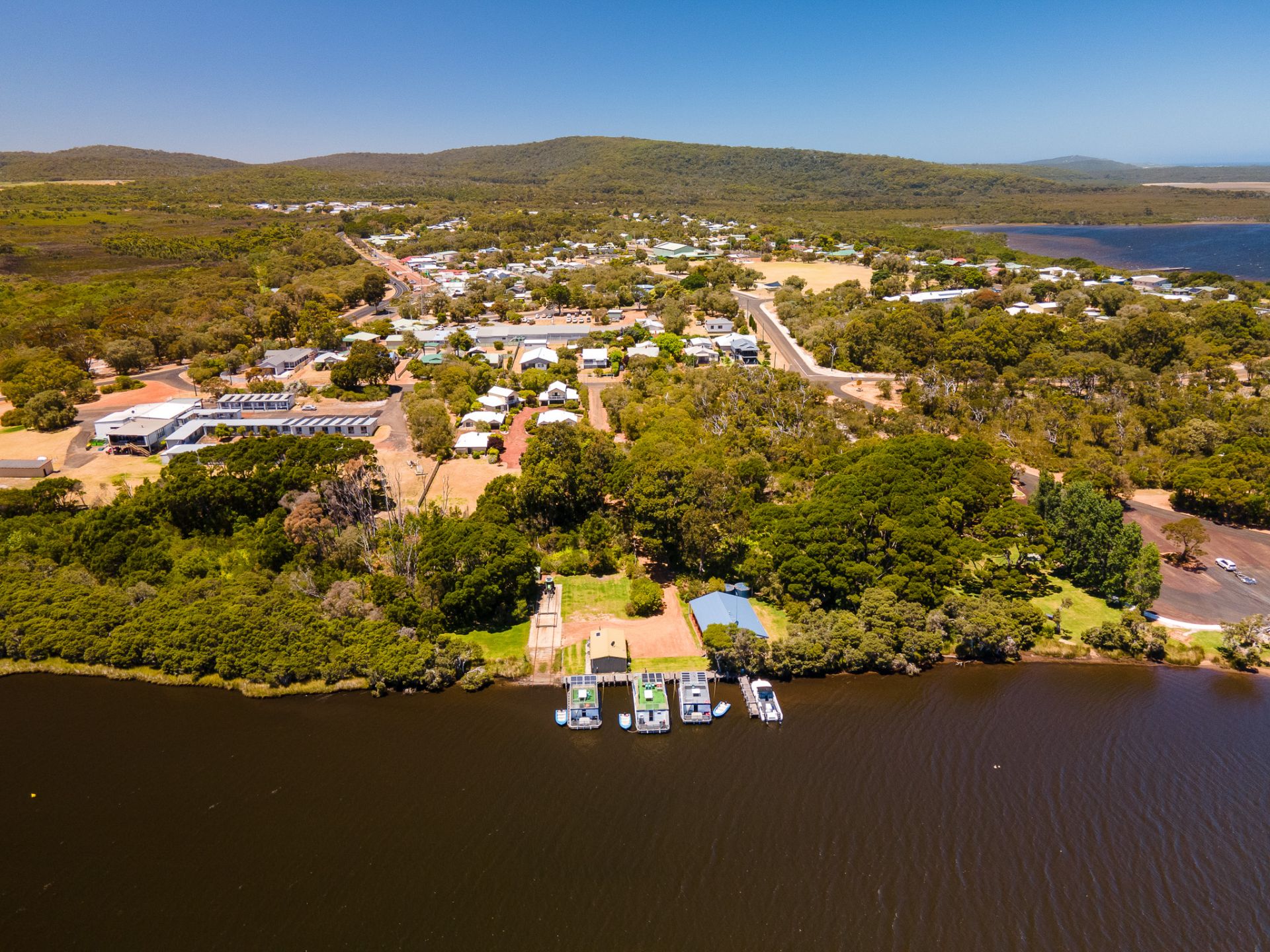 " Houseboat Holidays", Walpole Zephyr Real Estate