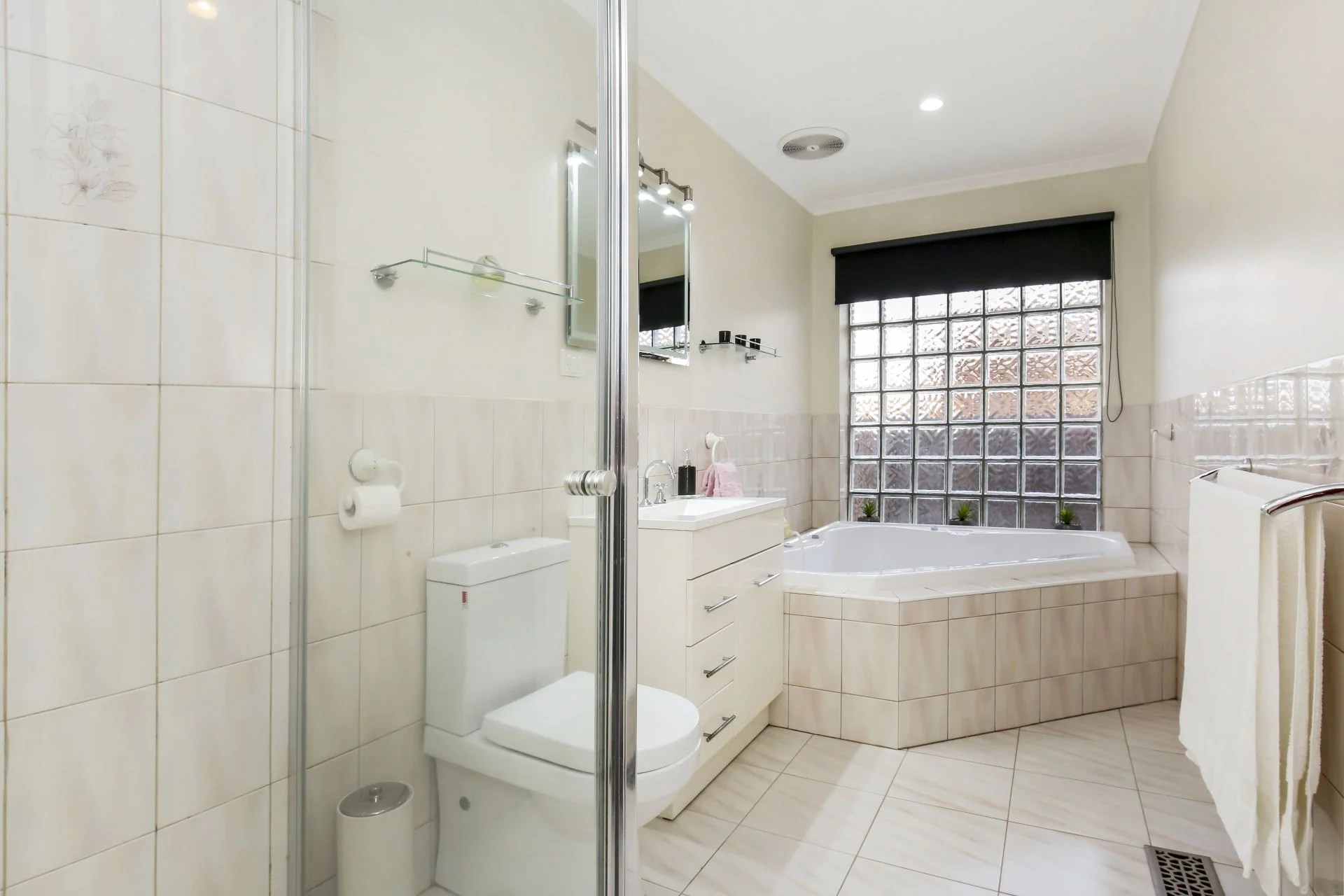 Real Estate For Sale 9 Mindoro Crescent Lalor , VIC