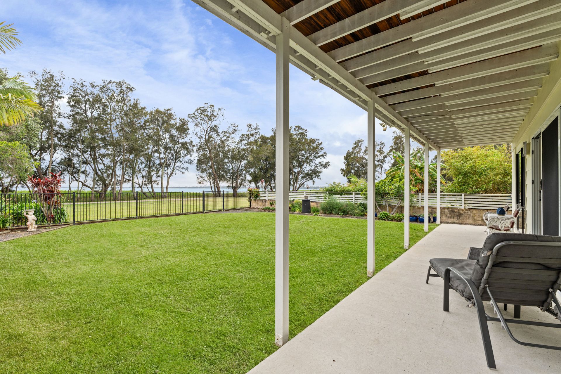 Real Estate For Sale 37 Lakedge Avenue Berkeley Vale , NSW