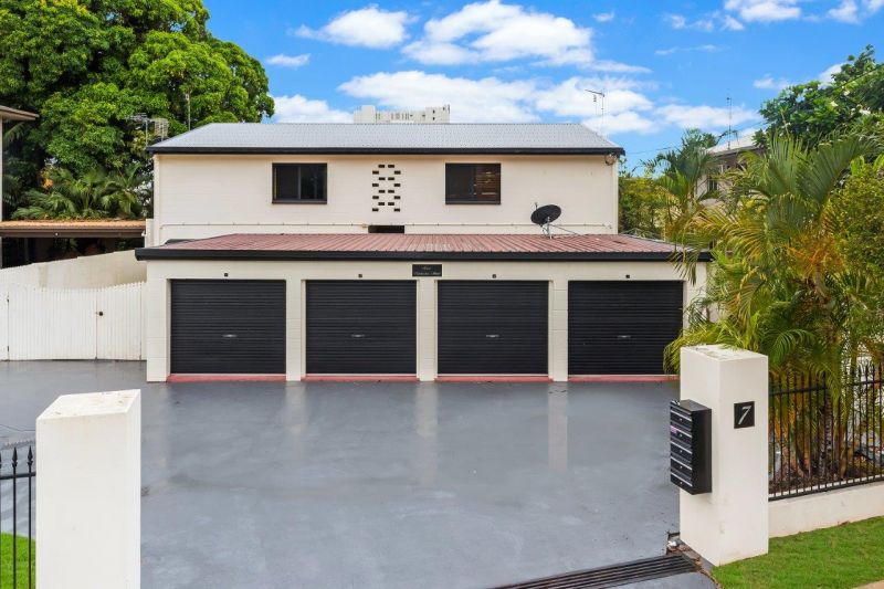 2/7 Warburton Street, North Ward Harcourts Kingsberry Townsville