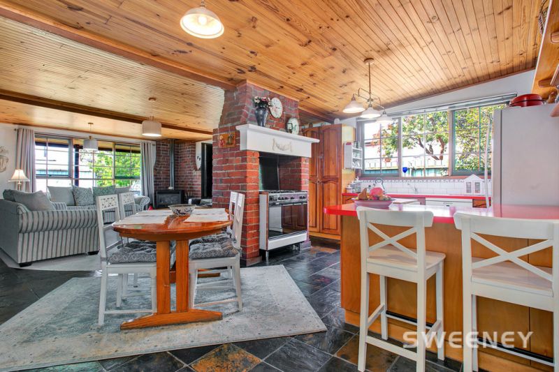 23 Bracken Grove, ALTONA Sweeney Estate Agents