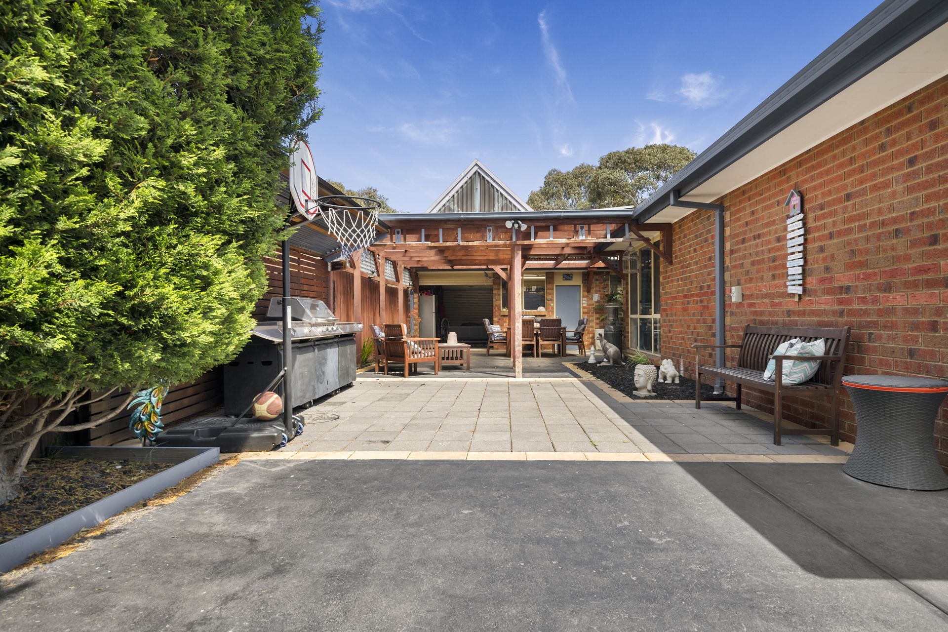 Real Estate For Sale 16 Middle Court Thomastown , VIC