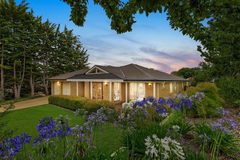 Real Estate For Sale 5 Conjola Close Amaroo , ACT