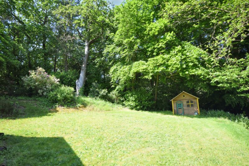 25 Longdown Road, Farnham Keats Fearn