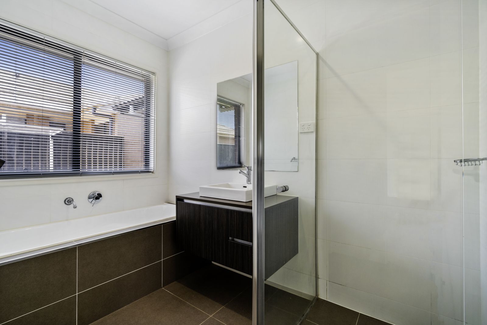 Real Estate For Lease 13 Mannes Road Gledswood Hills , NSW