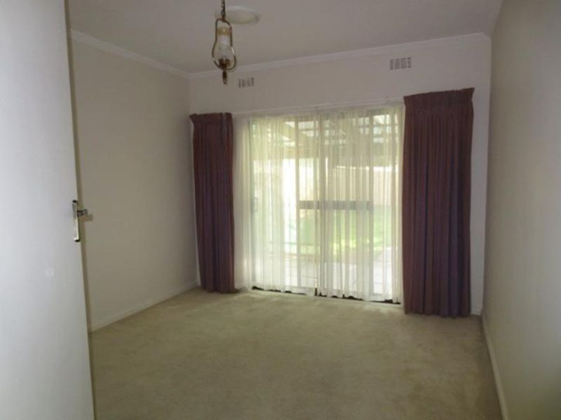 5 Grieve Pde, ALTONA Sweeney Estate Agents