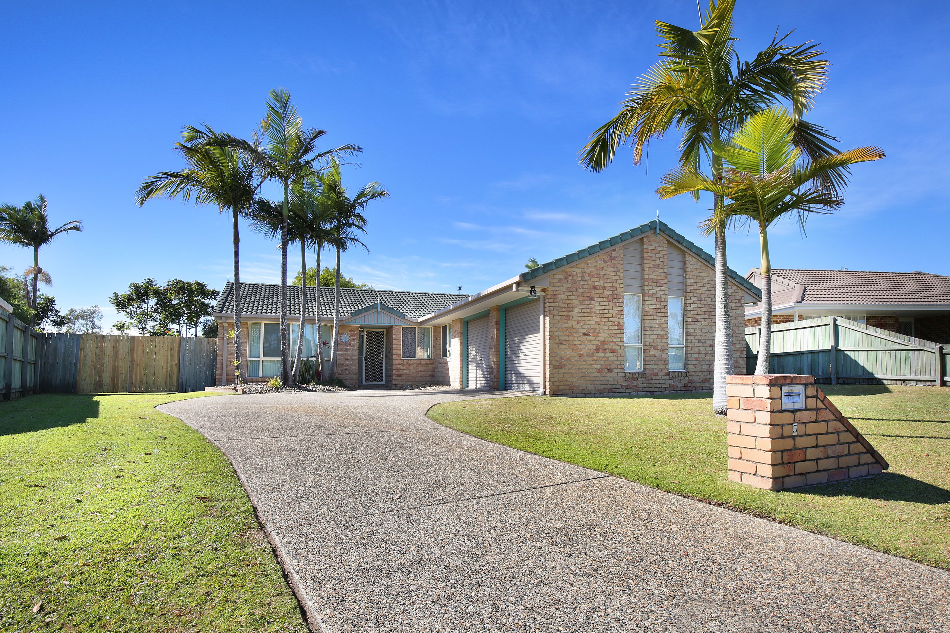 Real Estate For Sale 5 Pennyroyal Circle Currimundi , QLD