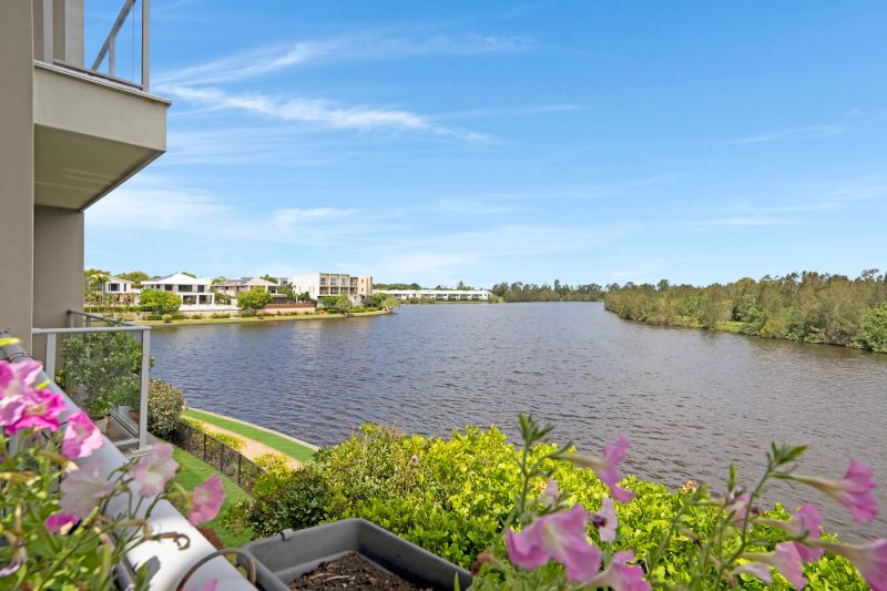 Real Estate For Sale 8/5036 Emerald Island Drive Carrara , QLD