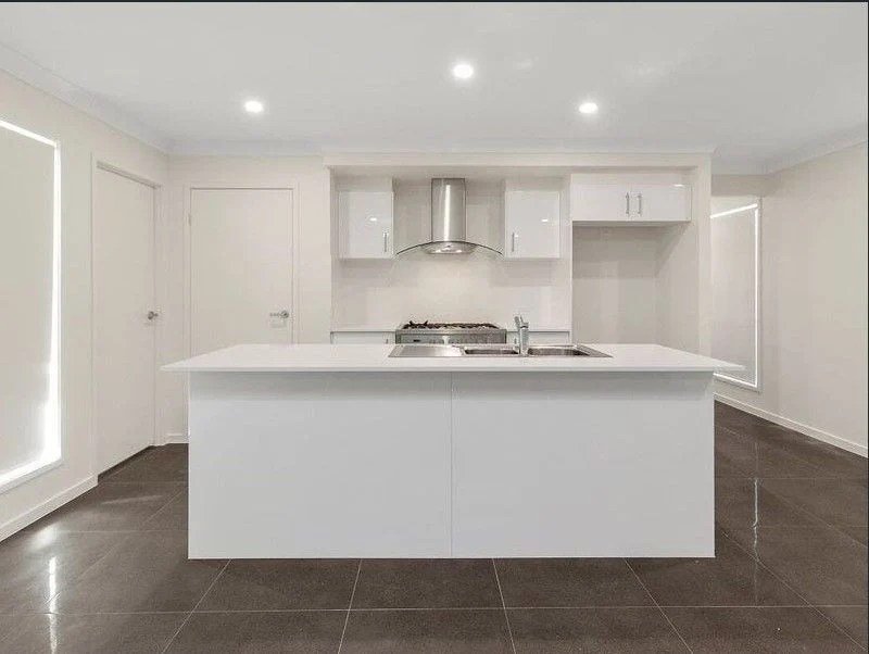 6 Avoca Place, REDLAND BAY Living Property Management