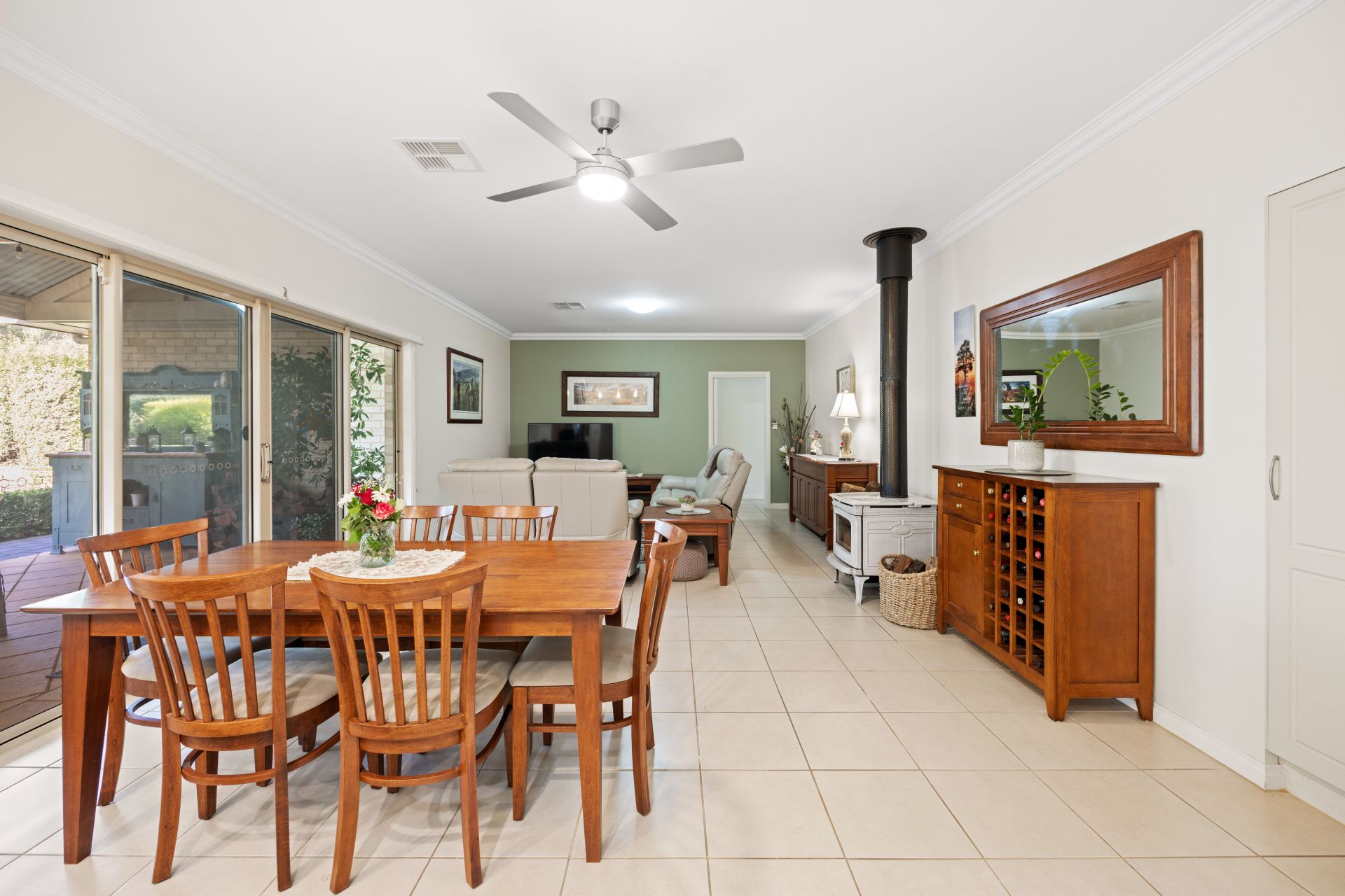 20 Hillcrest Court, Littlehampton Adcock Real Estate