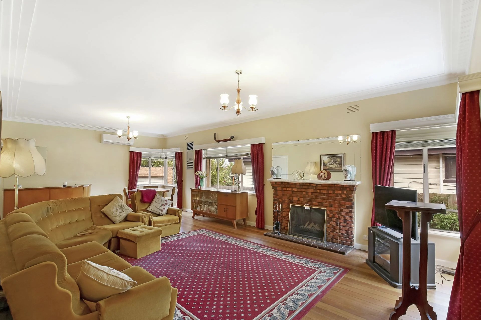 Real Estate For Sale 31 Locksley Avenue Reservoir , VIC