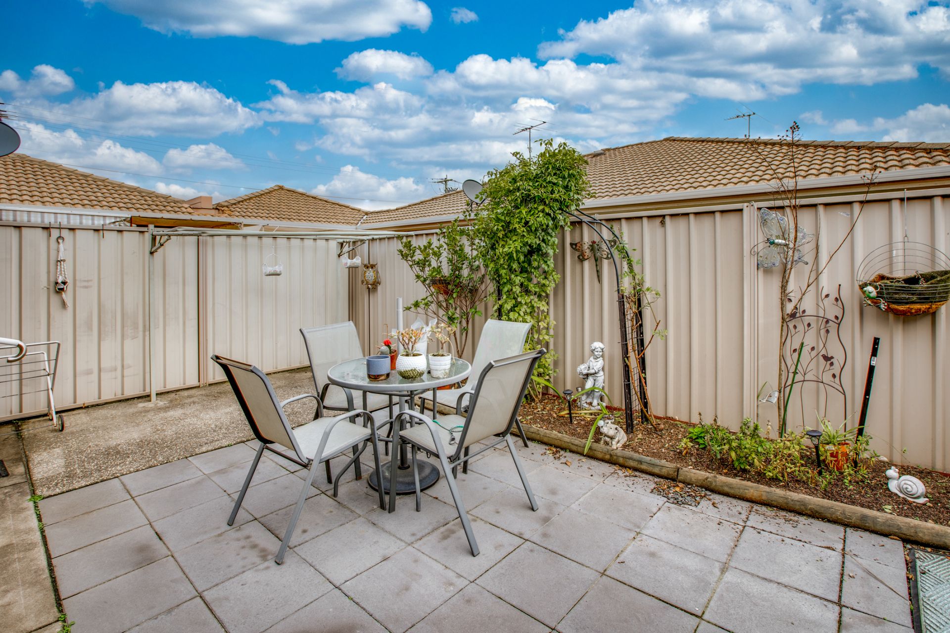 2/472 Breen Street, Lavington Rudy Yonson Real Estate
