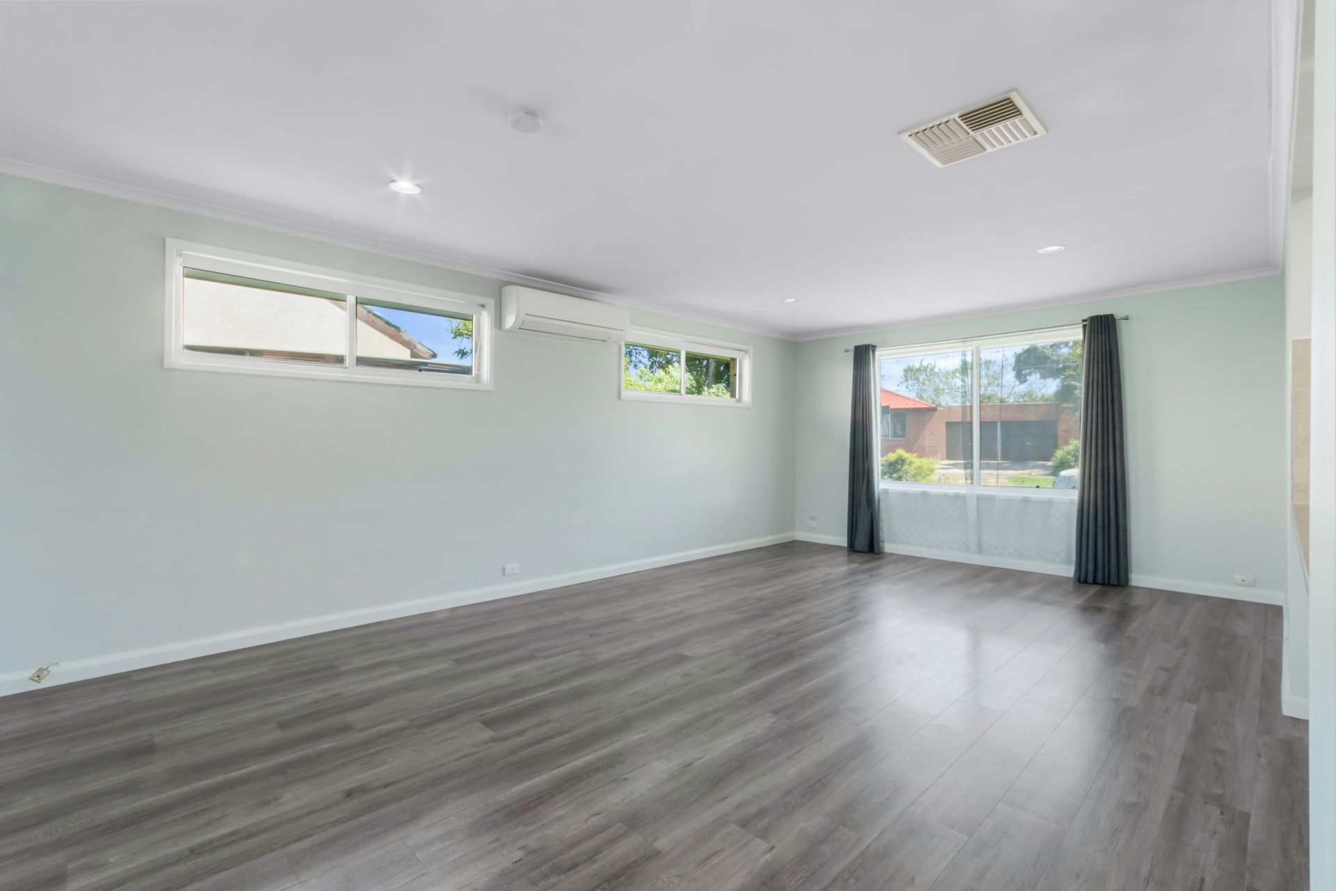 Real Estate For Sale 3 Brownlow Crescent Epping , VIC