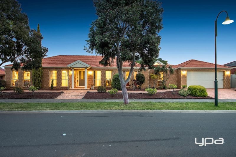 6 Lind Place, Caroline Springs YPA Estate Agents