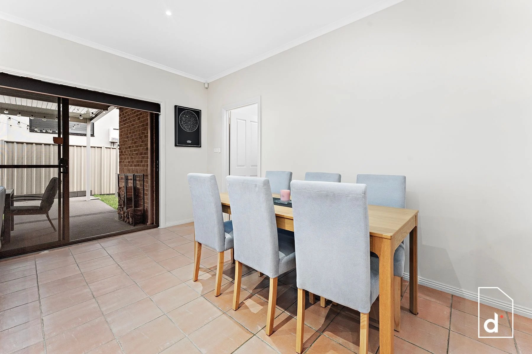 Sold property 940000 for 2/6 Douglas Road Fernhill , NSW 2519