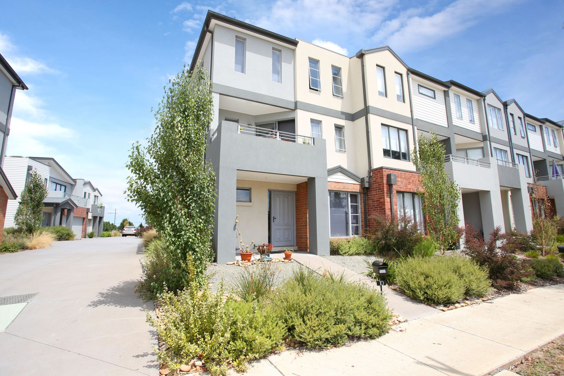 10/10 Mickleham Drive, Cranbourne North OBrien Real Estate