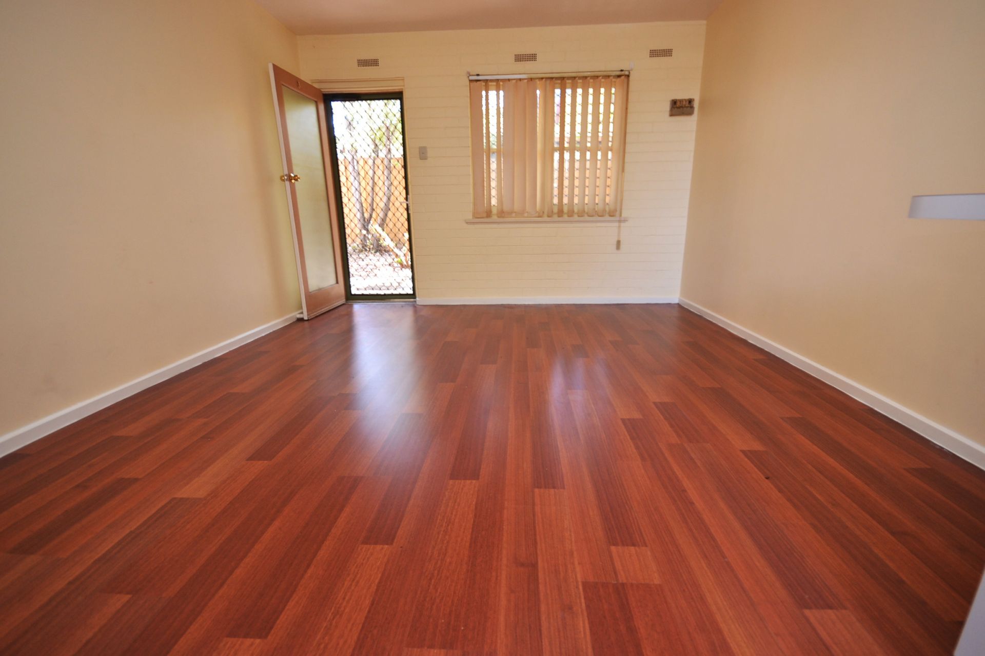 Real Estate For Lease 2/10 Swallow Street Preston , VIC