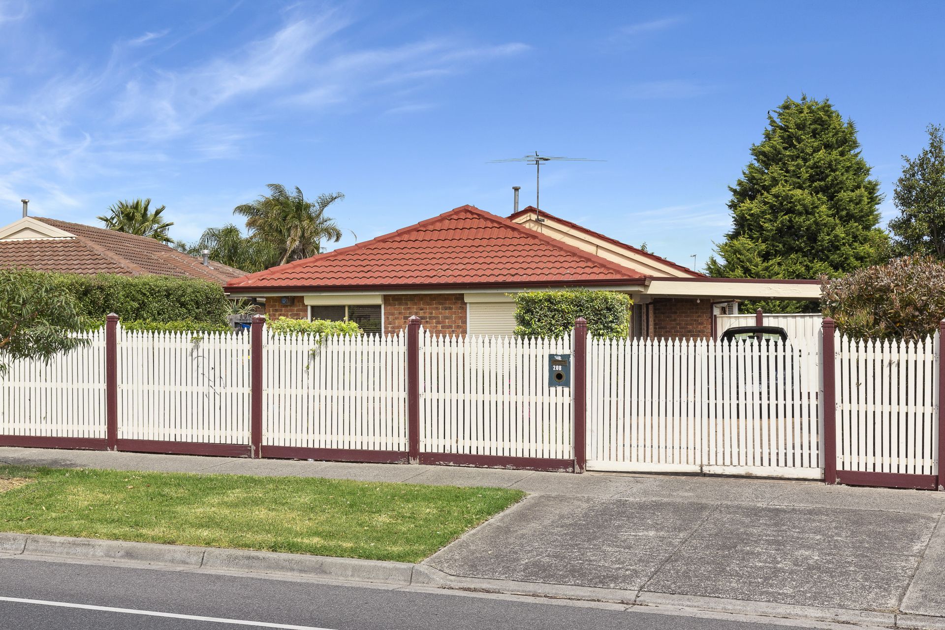 Real Estate For Sale 208 Roycroft Avenue Mill Park , VIC