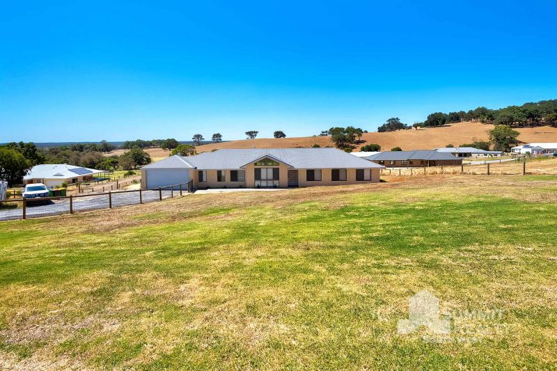 Real Estate For Sale 57 Nunnagine Circle Roelands , WA