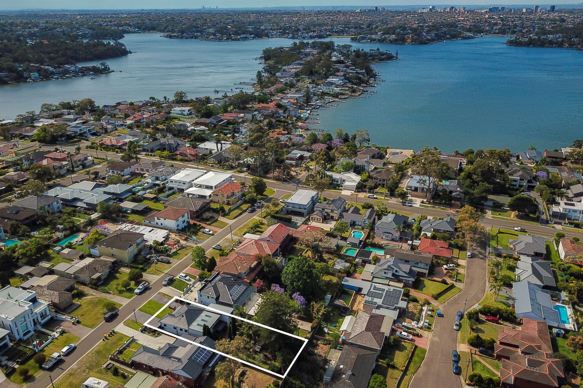 24 Street, Sylvania Luxe Agency by Maurice Maroon