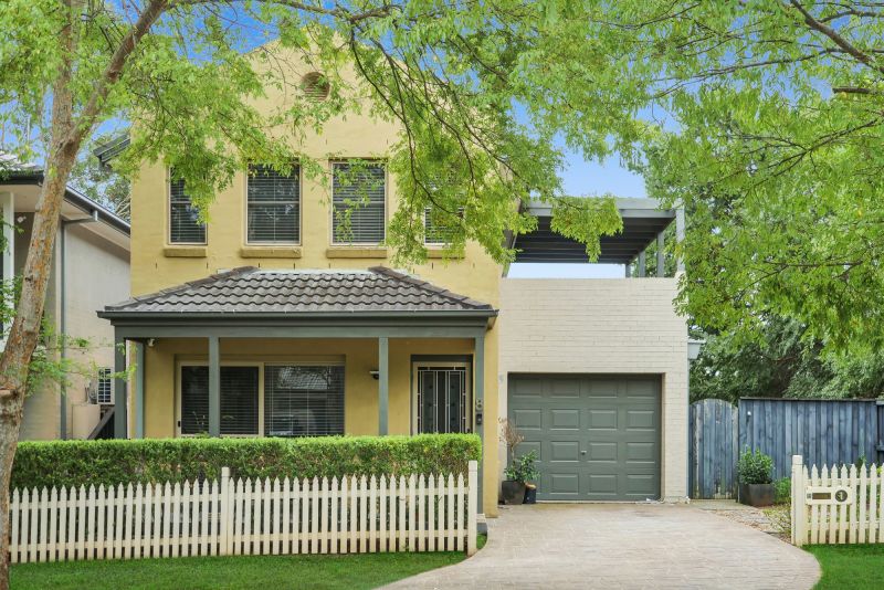 Real Estate For Sale 8 Horseman Place Currans Hill , NSW