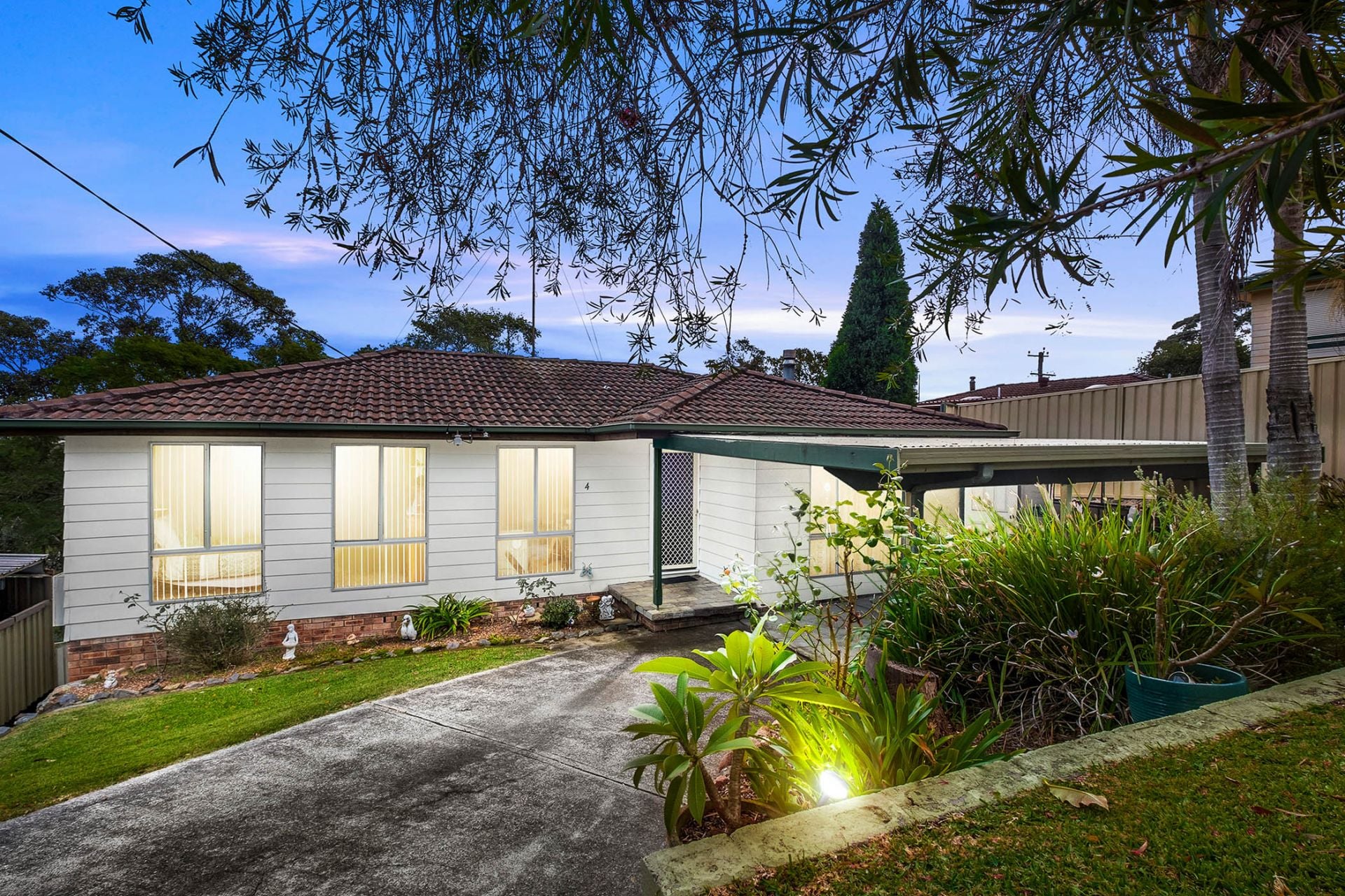 Real Estate For Sale 4 Amsdale Avenue Macquarie Hills , NSW