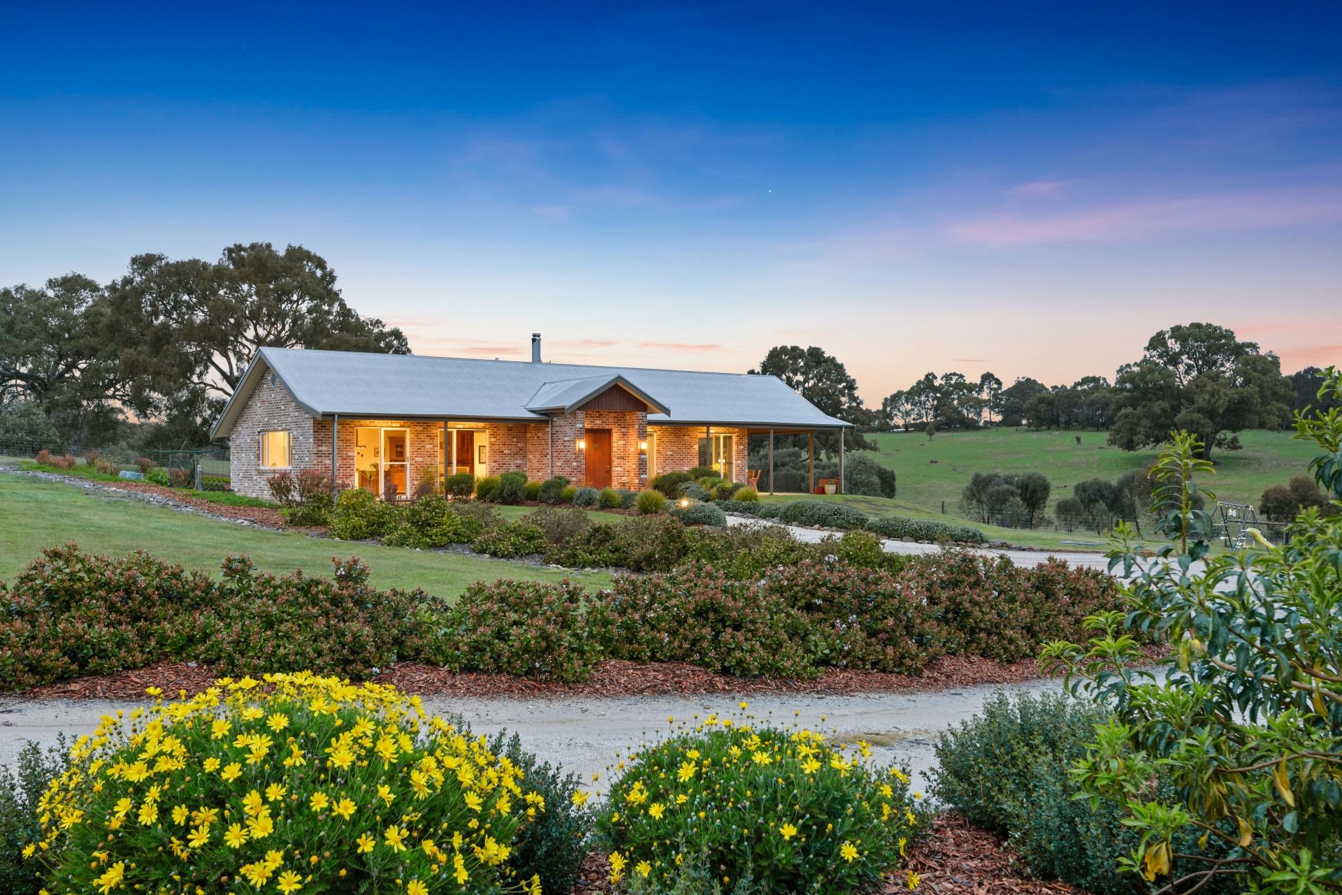 1433 Harrogate Road, Harrogate Adcock Real Estate