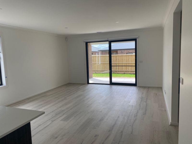 8 Carnation Drive, ROCKBANK Sweeney Estate Agents