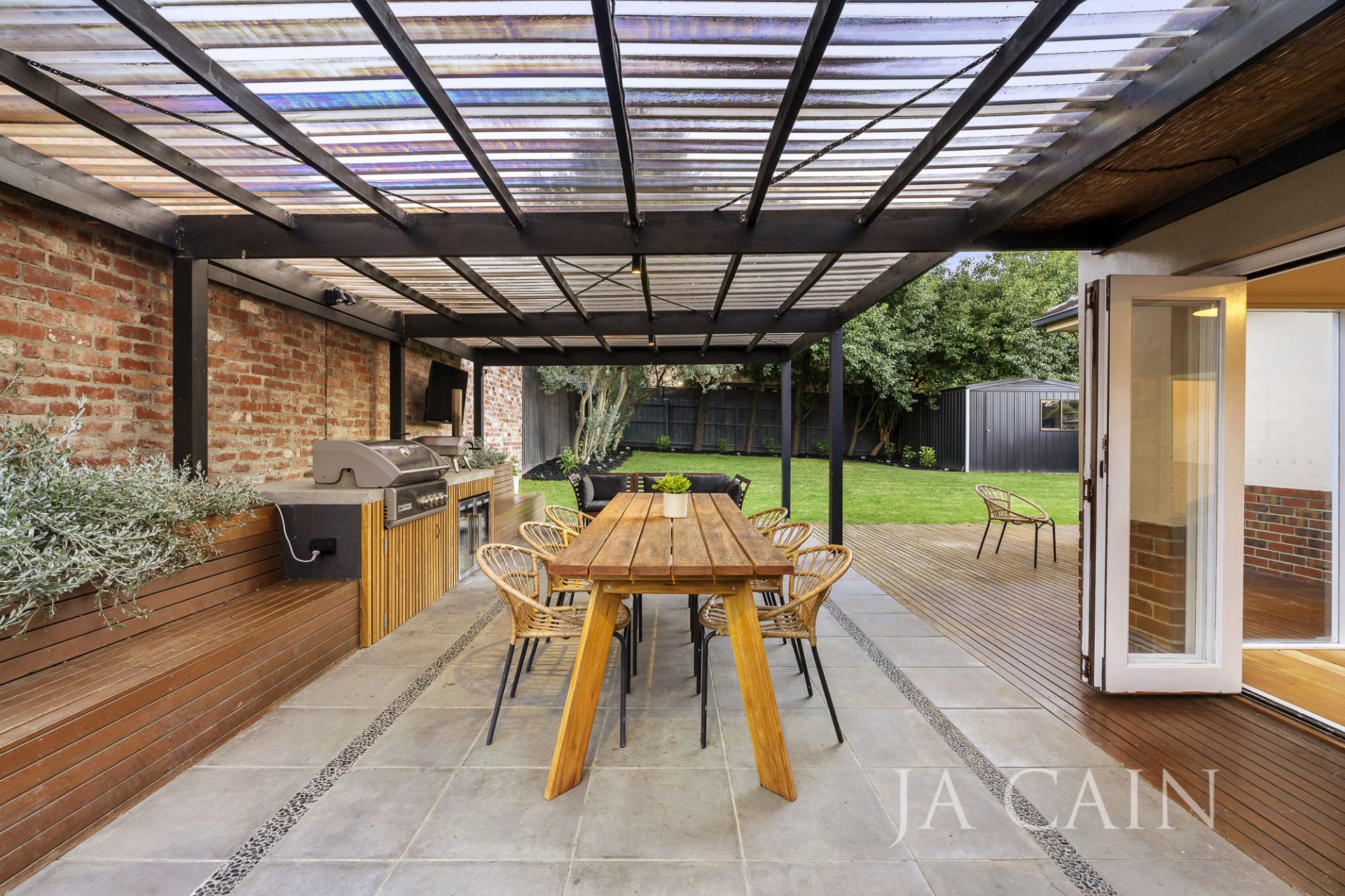 32 Milverton Street, Camberwell J A CAIN Real Estate