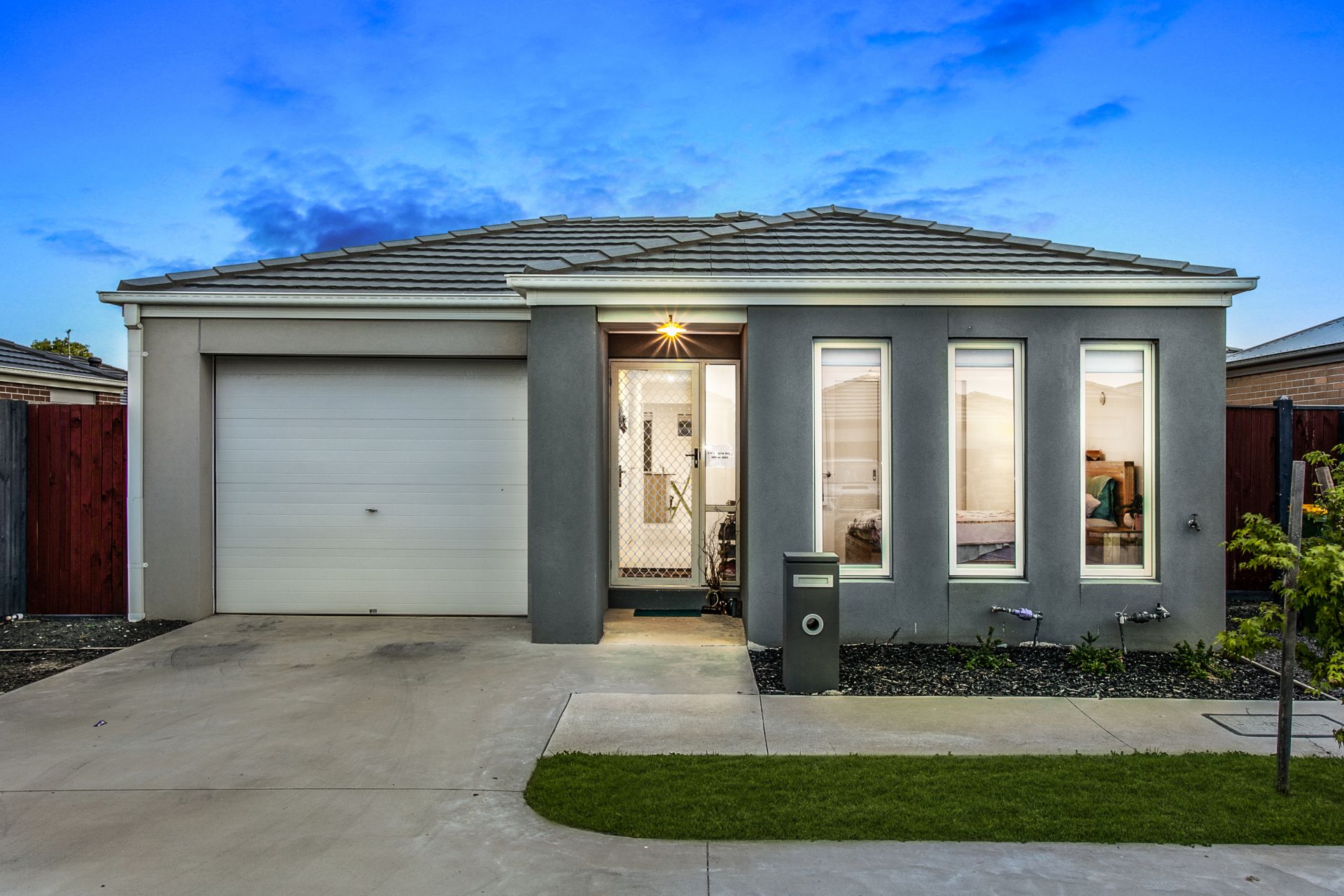 3 Newcastle Drive, Officer OBrien Real Estate