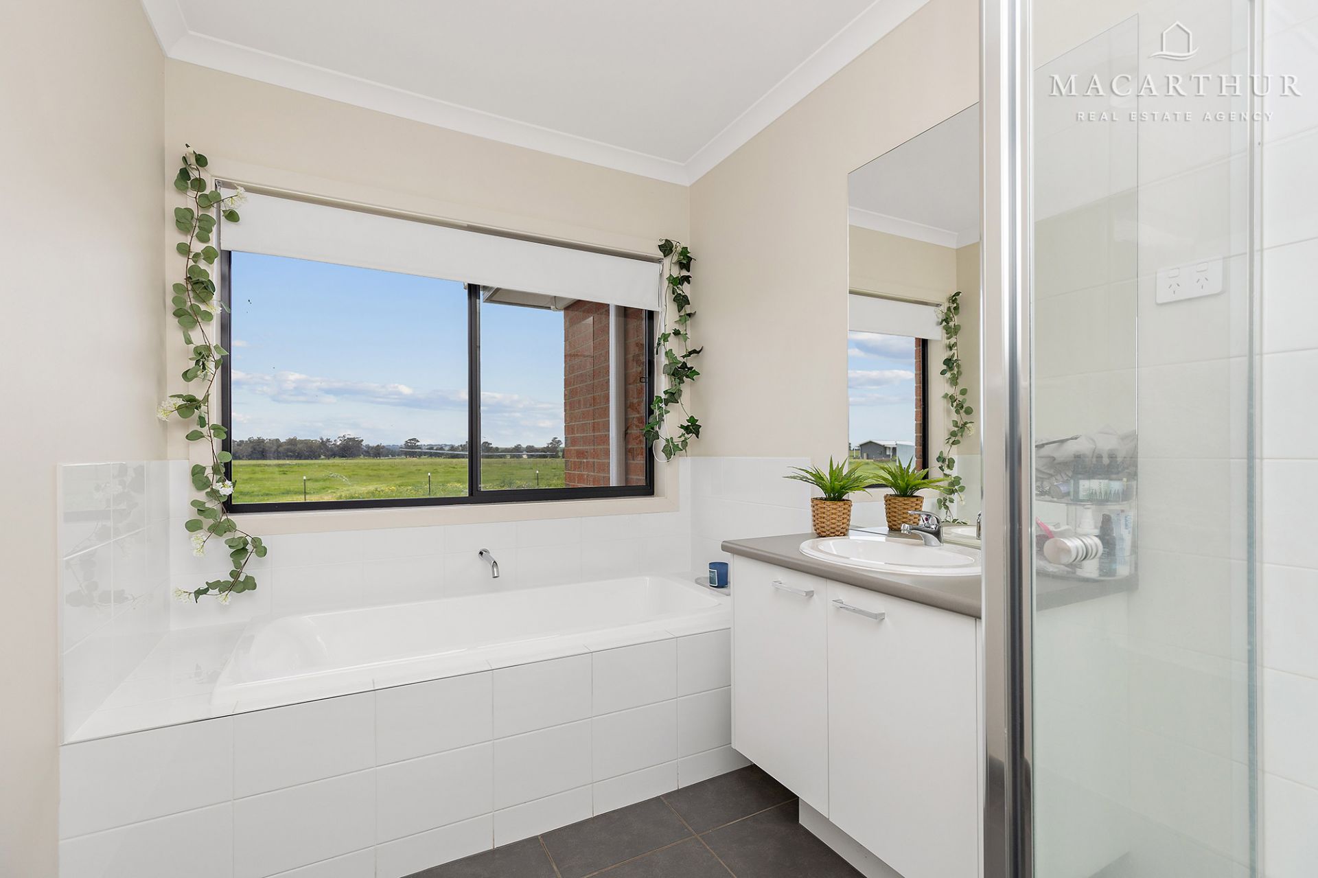 77 Learys Lane, Coolamon Macarthur Real Estate Agency